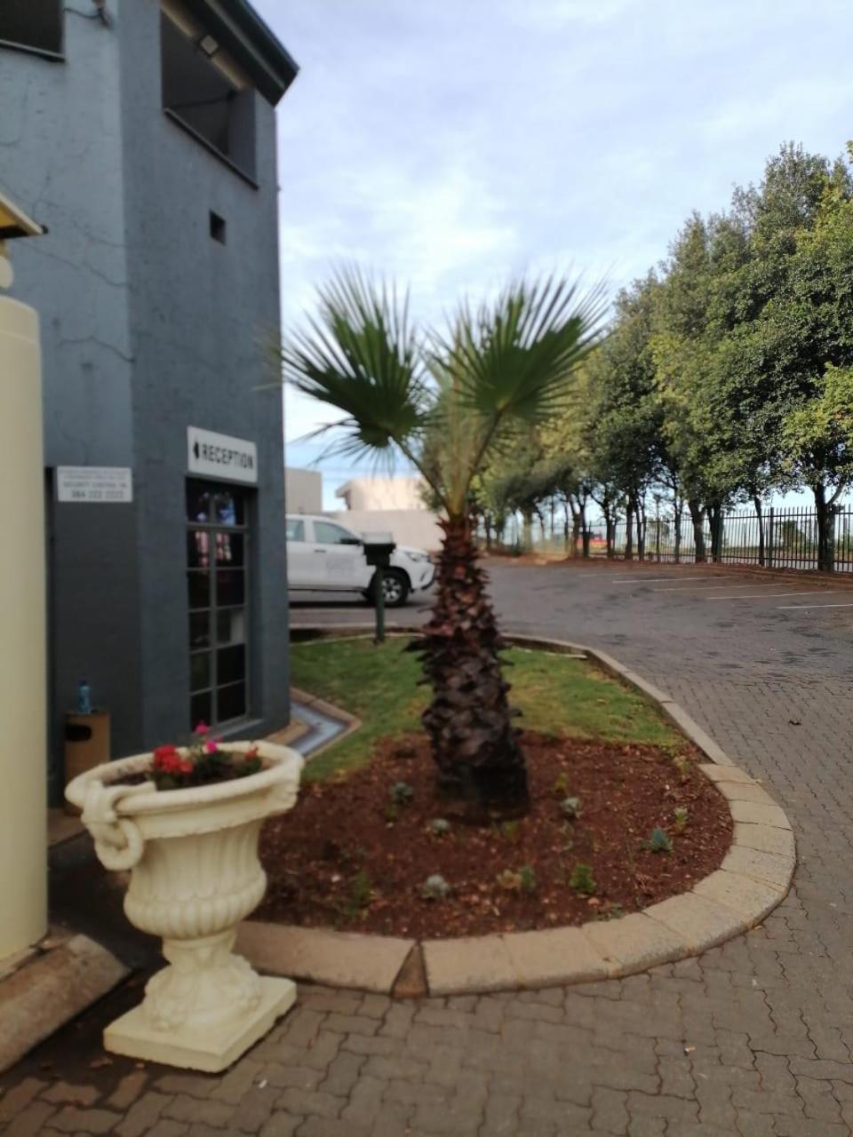 Airport Inn And Suites Edenvale Εξωτερικό φωτογραφία