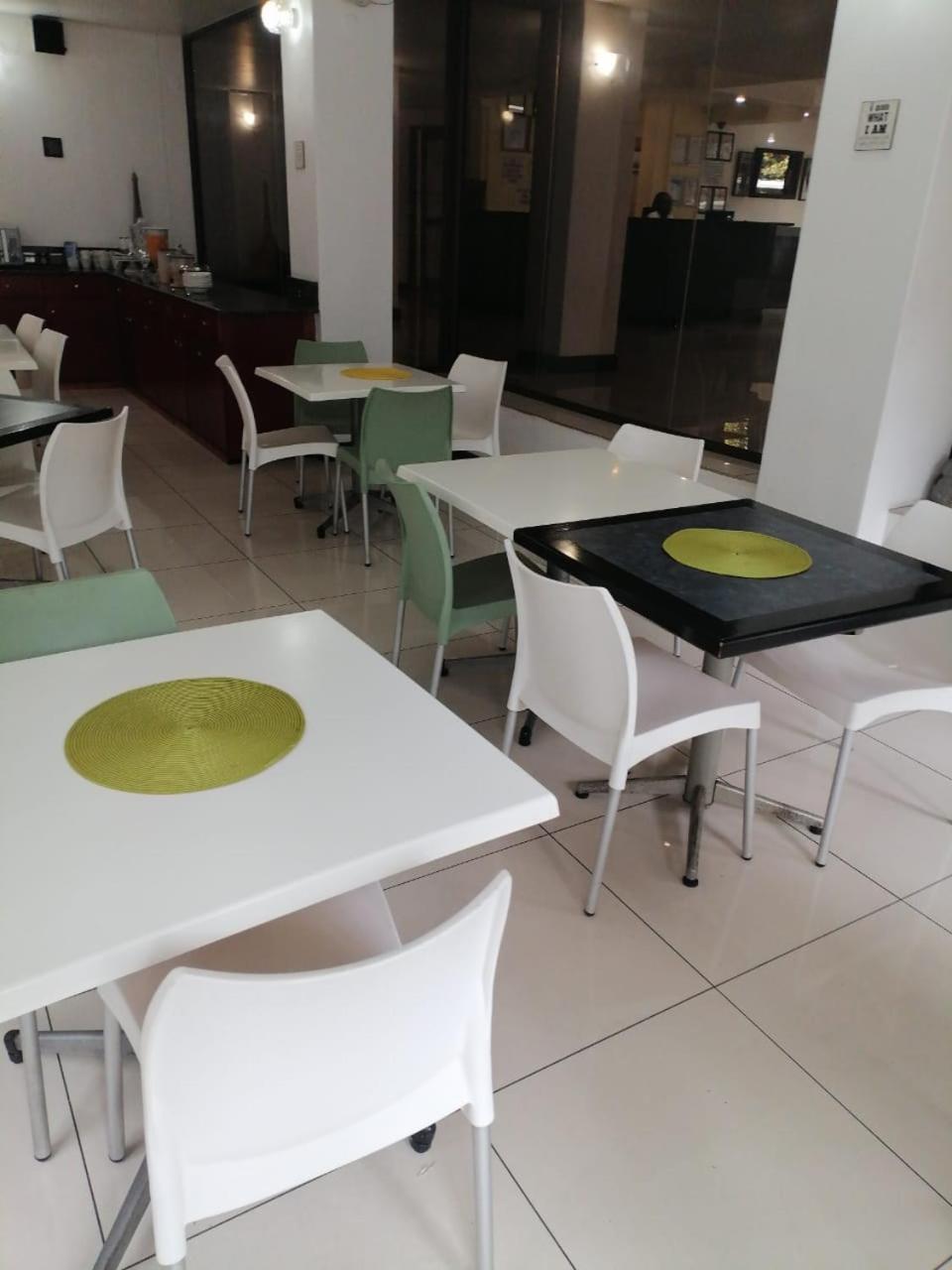 Airport Inn And Suites Edenvale Εξωτερικό φωτογραφία